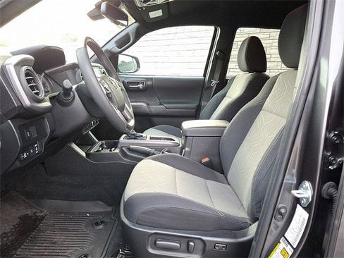 Certified 2022 Toyota Tacoma TRD Off-Road image 13