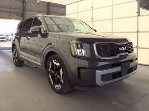 Used 2023 Kia Telluride S w/ S Sunroof Package FWD image 4