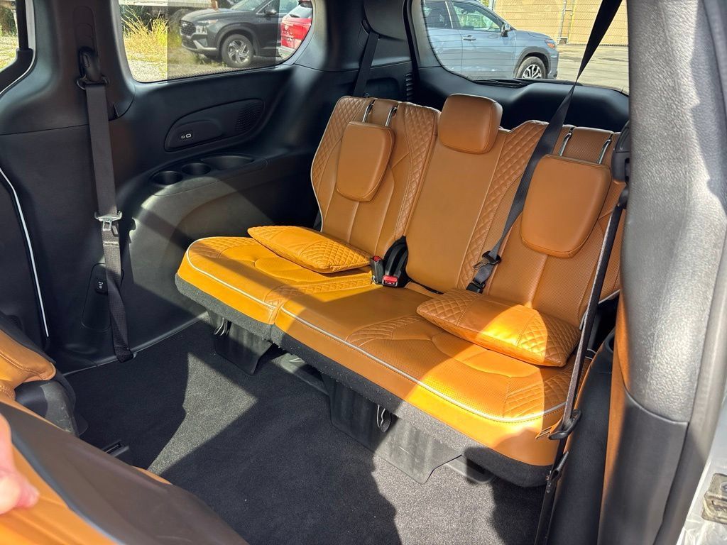 Used 2023 Chrysler Pacifica Pinnacle FWD image 26