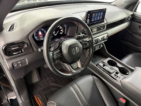 Certified 2025 Honda Pilot TrailSport image 4
