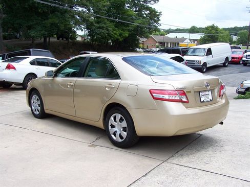 Used 2011 Toyota Camry LE FWD image 2