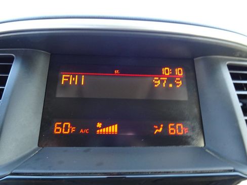 Used 2015 Nissan Pathfinder S image 26