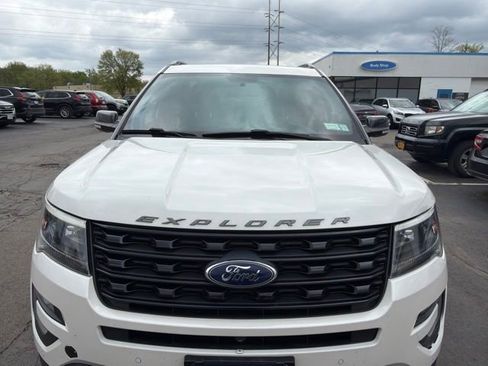 Used 2017 Ford Explorer Sport w/ Equipment Group 401A AWD/4WD image 3