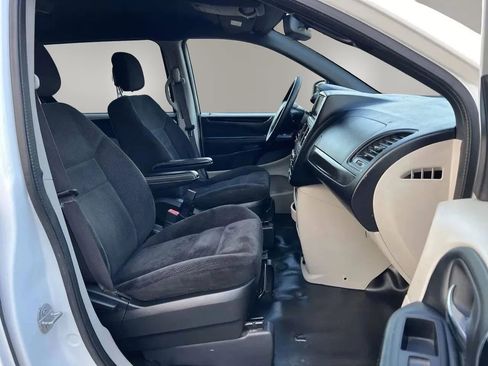 Used 2019 Dodge Grand Caravan SE FWD image 25