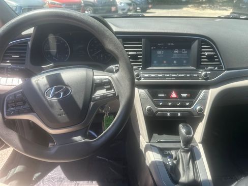Used 2017 Hyundai Elantra Sedan FWD image 12