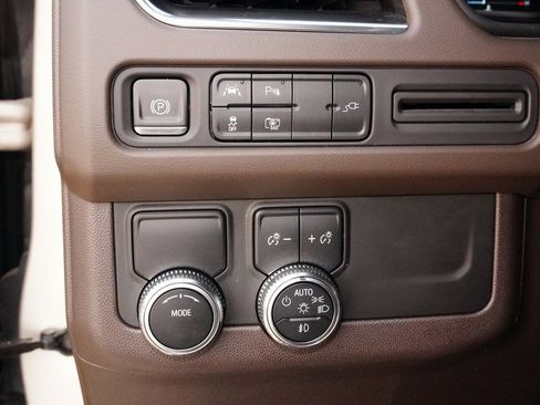 Used 2022 GMC Yukon SLT w/ SLT Premium Package image 24