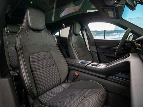 New 2025 Porsche Taycan image 17