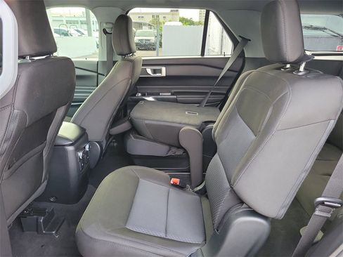 Used 2022 Ford Explorer XLT image 6