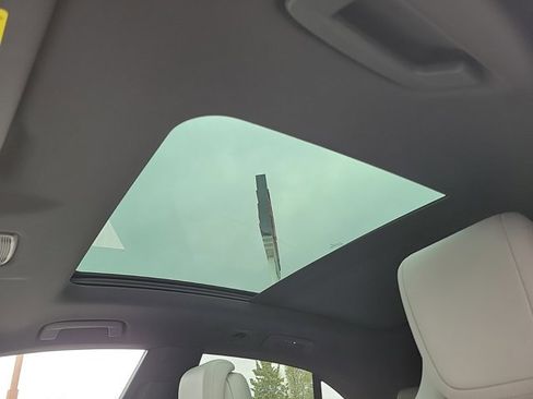 Used 2024 Porsche Macan 4 Electric image 33