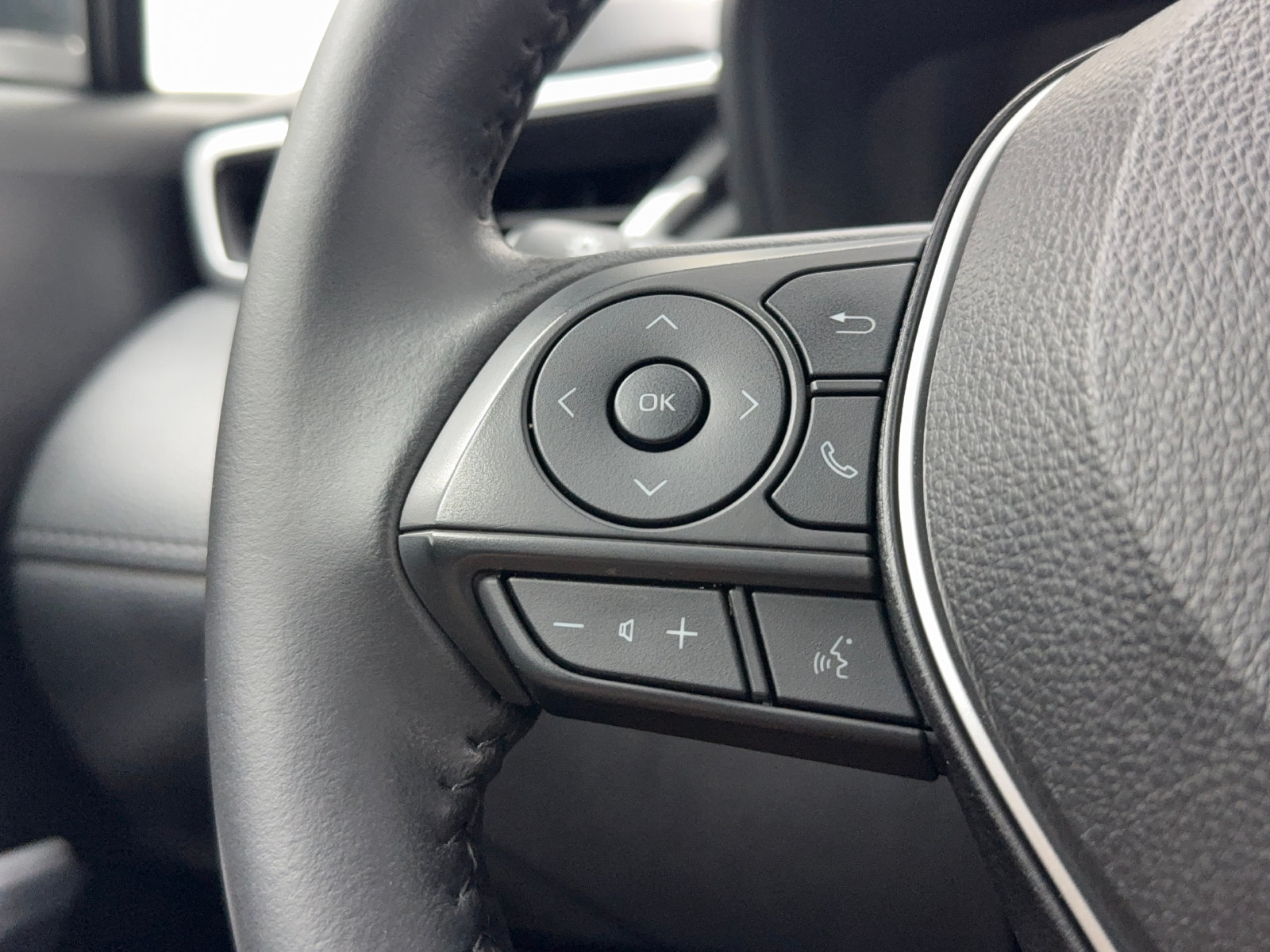 Used 2023 Toyota Corolla Cross LE FWD image 31