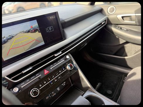 Used 2025 Hyundai Sonata SE FWD image 21