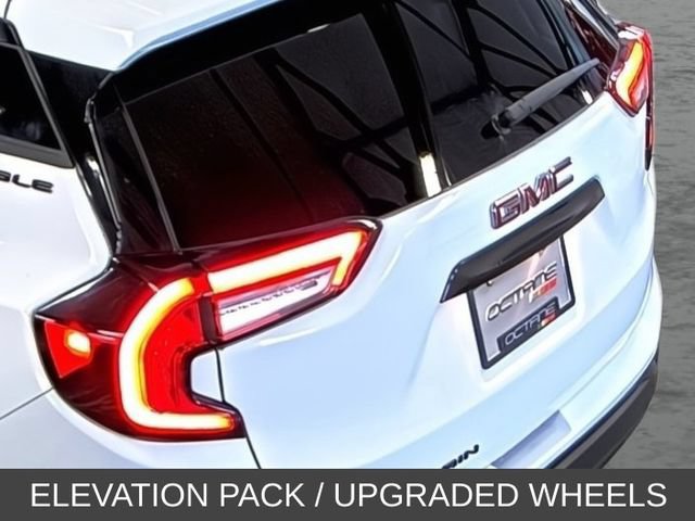 Used 2024 GMC Terrain SLE w/ Elevation Edition FWD image 11