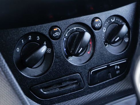 Used 2018 Ford Transit Connect XL image 32