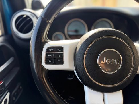 Used 2014 Jeep Wrangler Unlimited Sahara AWD/4WD image 32