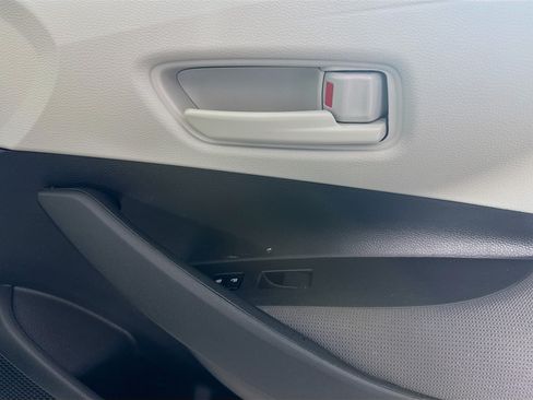Used 2025 Toyota Corolla LE w/ Convenience Package FWD image 31