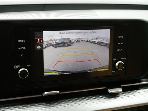 Used 2024 Kia Carnival LX image 32