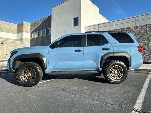 Used 2025 Toyota 4Runner SR5 AWD/4WD image 2