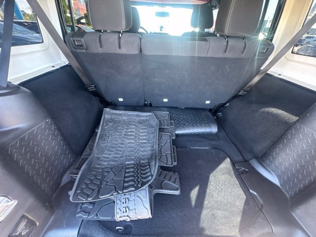 Used 2016 Jeep Wrangler Unlimited Sahara w/ Connectivity Group AWD/4WD image 14