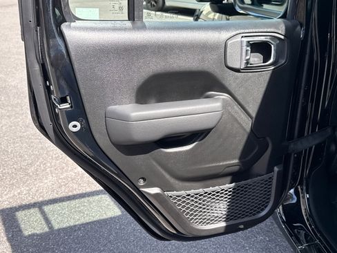 New 2026 Jeep Gladiator Sport image 21