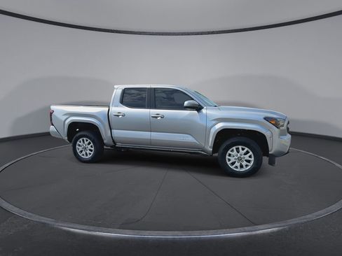 Used 2025 Toyota Tacoma SR5 image 2