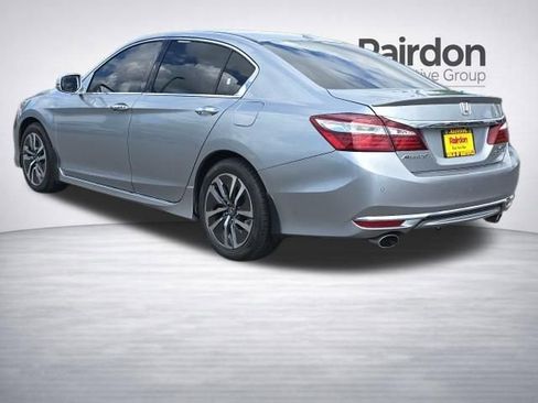 Used 2017 Honda Accord Touring image 5