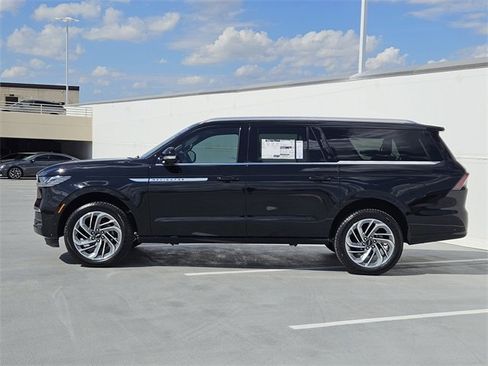 New 2025 Lincoln Navigator L Reserve image 4