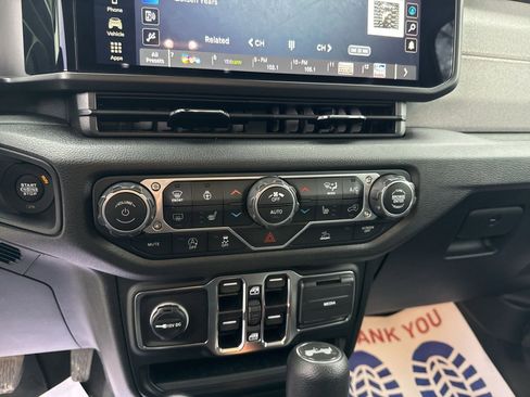 Used 2025 Jeep Wrangler Sport S image 16