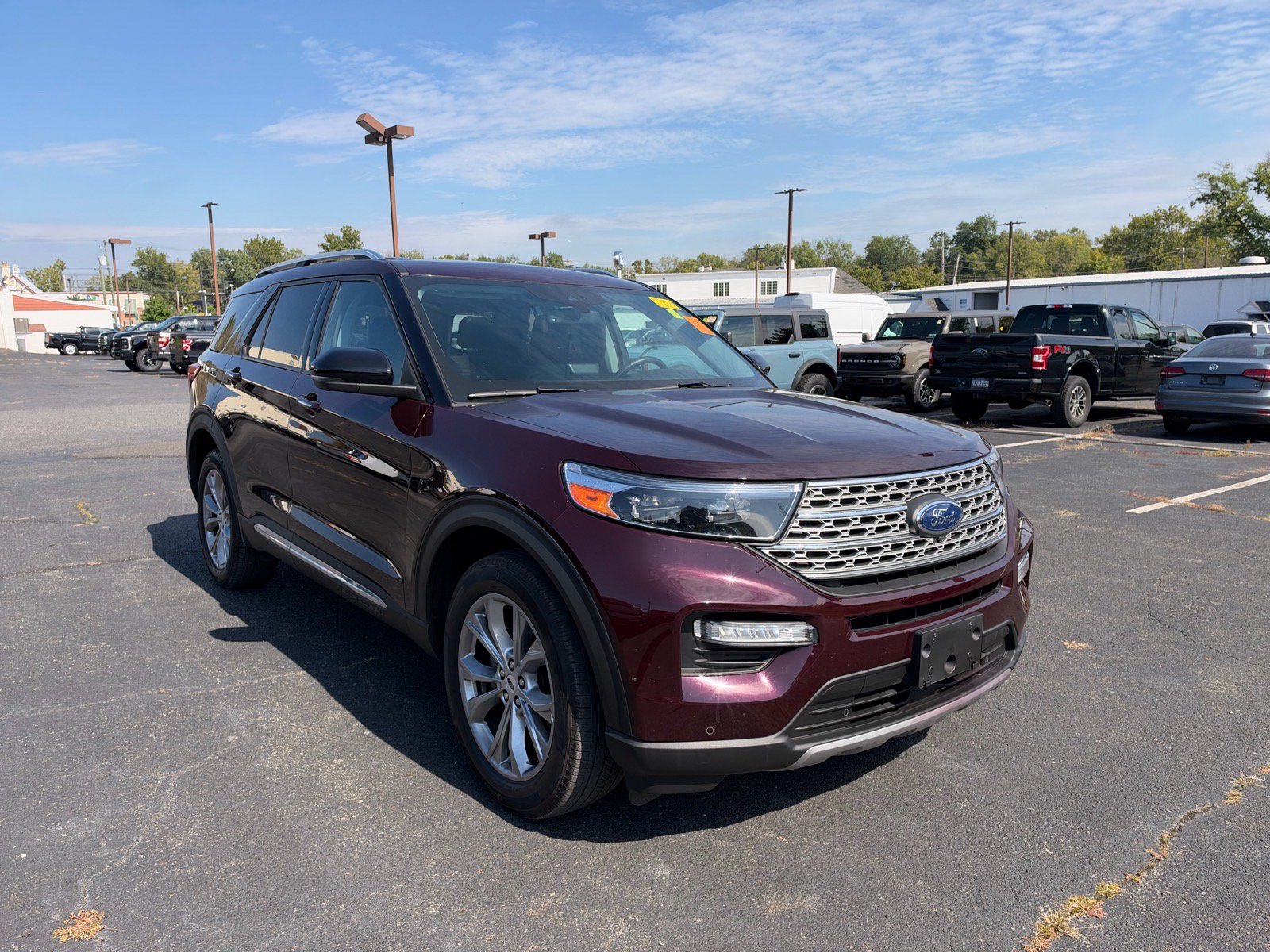 Used 2023 Ford Explorer Limited w/ Limited Technology Package AWD/4WD image 3