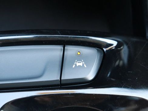 Used 2024 Chevrolet Trax LT FWD image 15