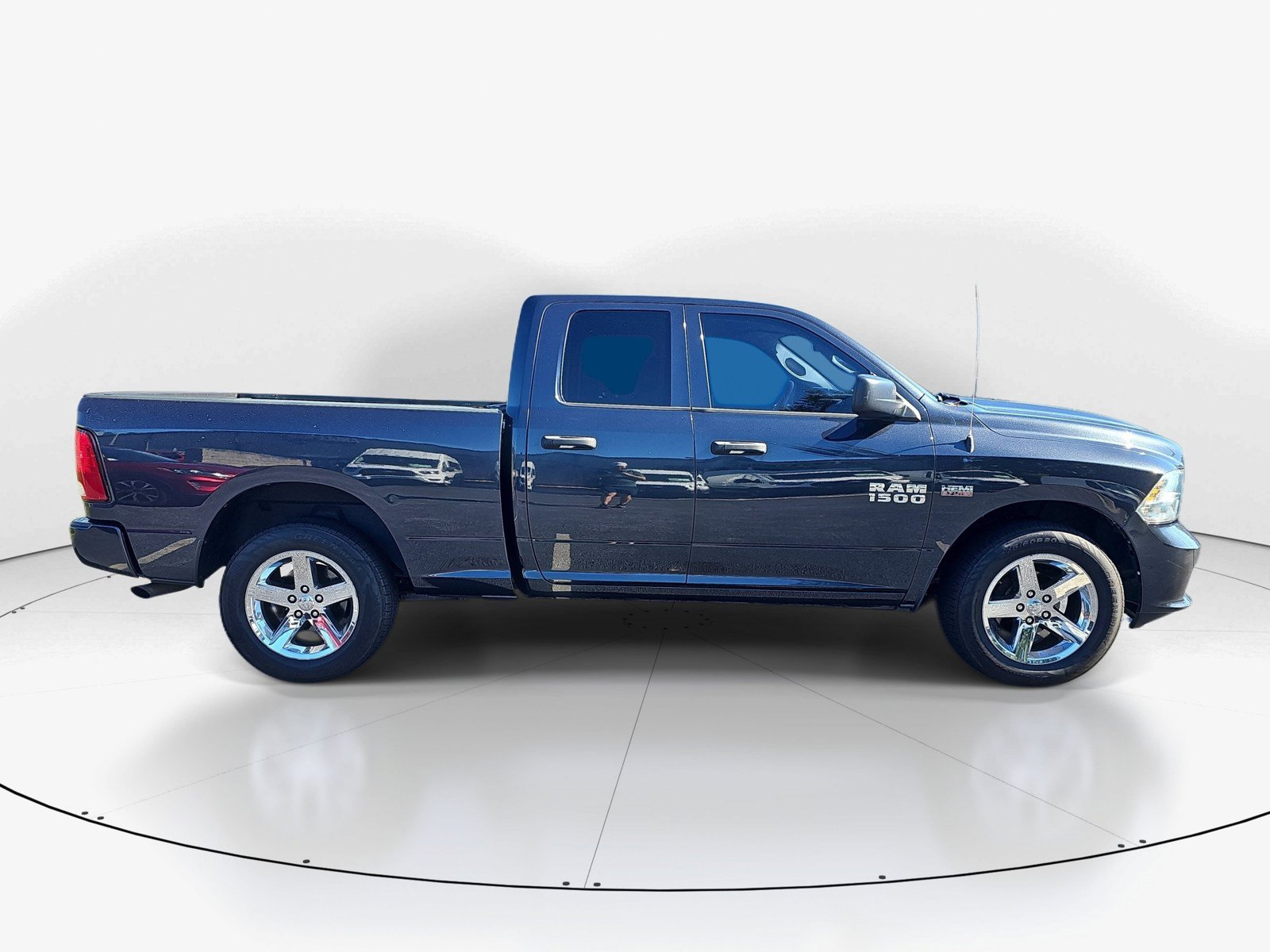 Used 2018 RAM 1500 Express w/ Express Value Package AWD/4WD image 2