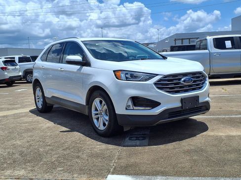 Used 2019 Ford Edge SEL w/ Equipment Group 201A FWD image 2