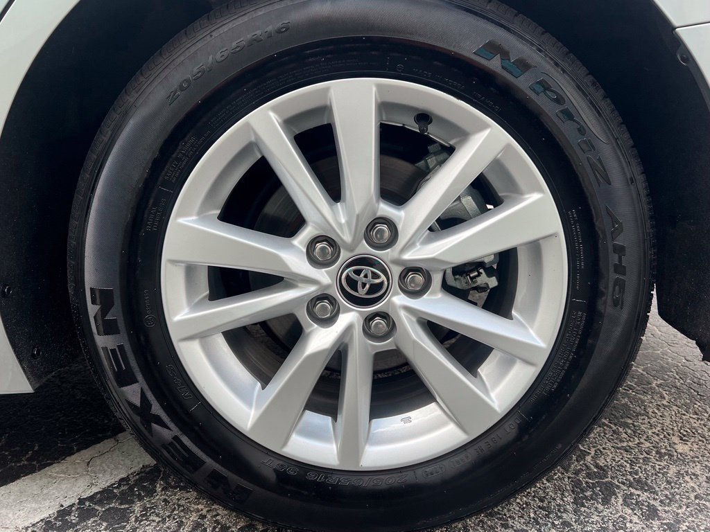 Used 2025 Toyota Camry LE FWD image 18