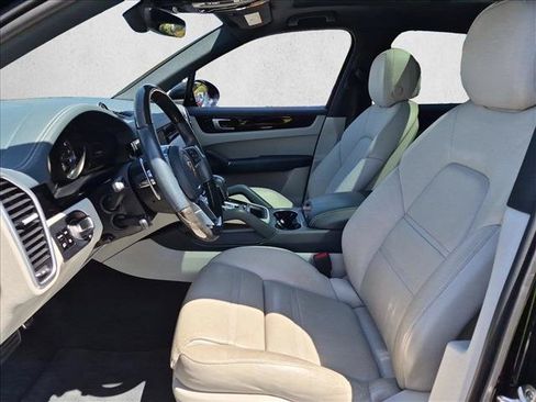 Used 2019 Porsche Cayenne E-Hybrid AWD/4WD image 17