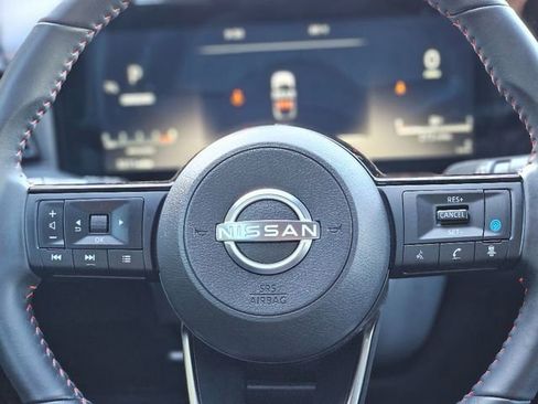 Used 2025 Nissan Kicks SR image 16