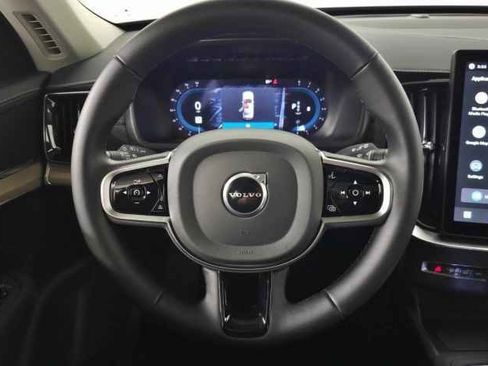 Certified 2025 Volvo XC90 B6 Plus image 21