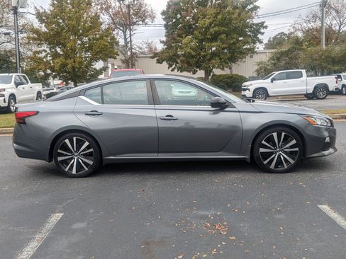 Used 2022 Nissan Altima 2.5 SR image 3