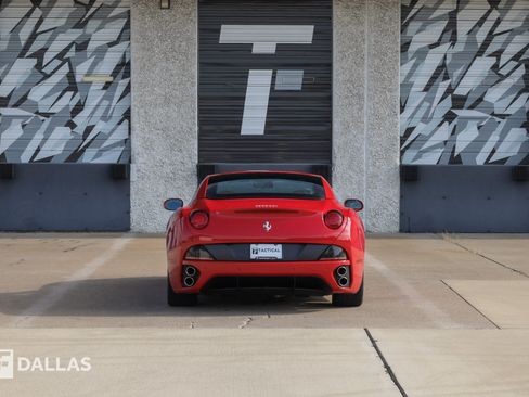 Used 2010 Ferrari California RWD image 13