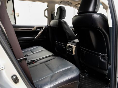 Used 2017 Lexus GX 460 image 33