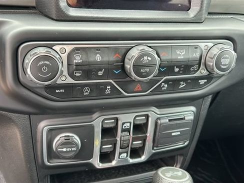 Used 2020 Jeep Wrangler Unlimited Sahara AWD/4WD image 15