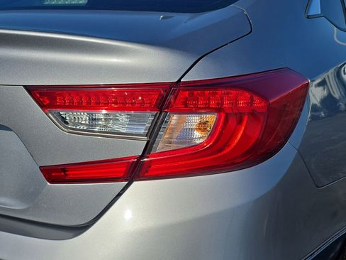 Used 2019 Honda Accord EX image 8