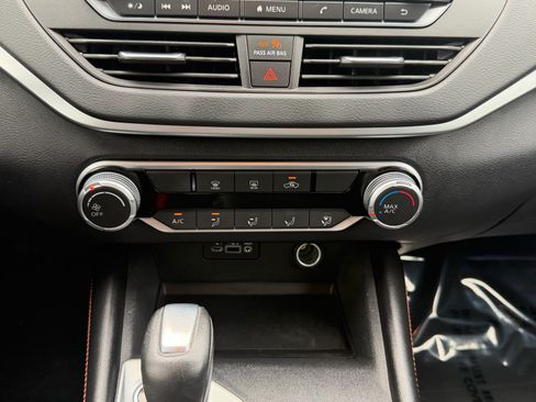 Certified 2022 Nissan Altima 2.5 SR FWD image 18