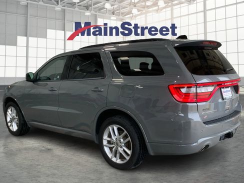 Used 2023 Dodge Durango GT image 3