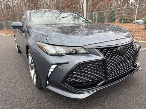 Used 2019 Toyota Avalon XSE image 3