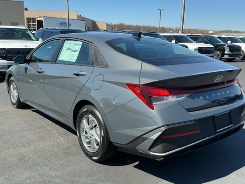 New 2026 Hyundai Elantra SE image 7