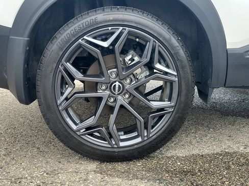 Used 2025 Nissan Kicks SR AWD/4WD image 5