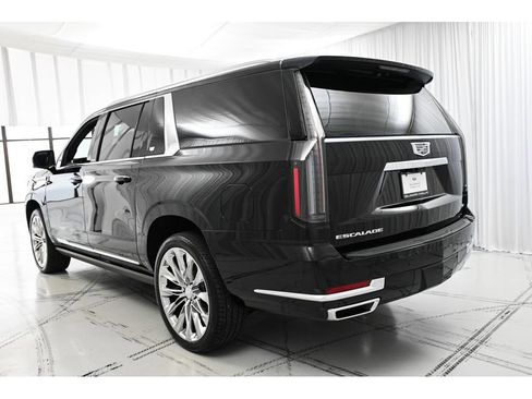 New 2026 Cadillac Escalade ESV Luxury w/ LPO, Radiant Package AWD/4WD image 5