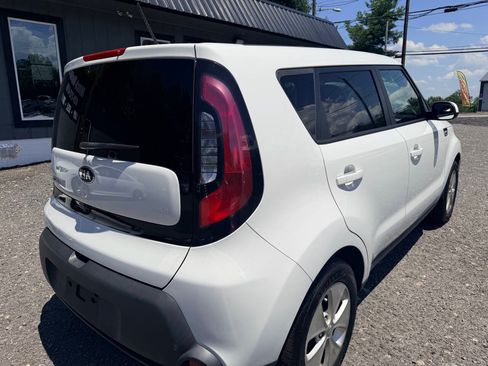 Used 2016 Kia Soul FWD image 12
