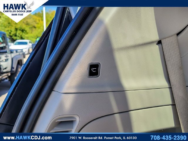 Used 2024 Chrysler Pacifica Touring-L FWD image 26