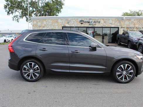 Used 2022 Volvo XC60 B5 Momentum w/ Protection Package Premier FWD image 8