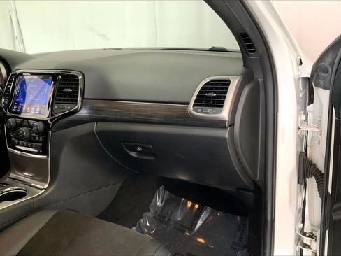 Used 2019 Jeep Grand Cherokee Altitude RWD image 16